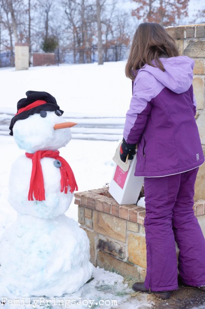 snowman making familybringsjoy.com
