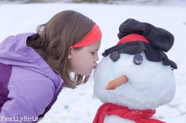 snowman kiss familybringsjoy.com