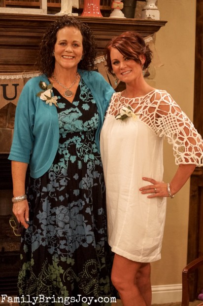 bride to be and her mom