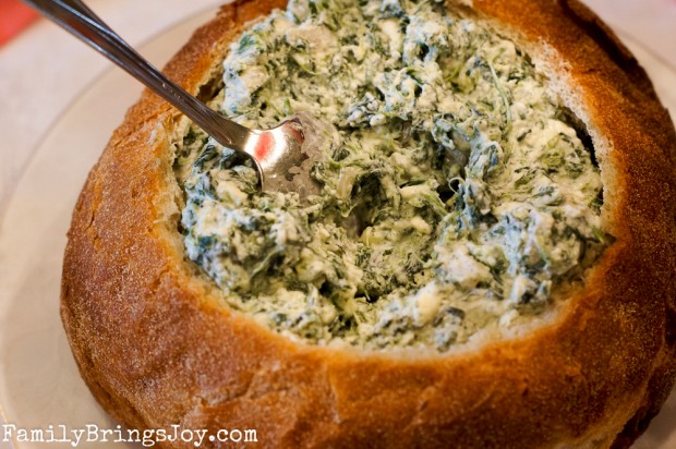 spinach dip in bread bowl