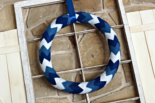 close up of blue and white chevron wreath familybringsjoy.com